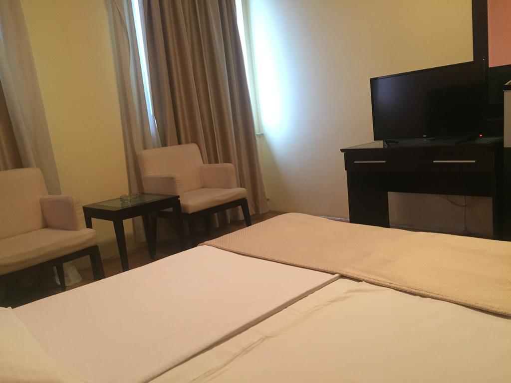 Hotel Beograd Lukavica Zimmer foto
